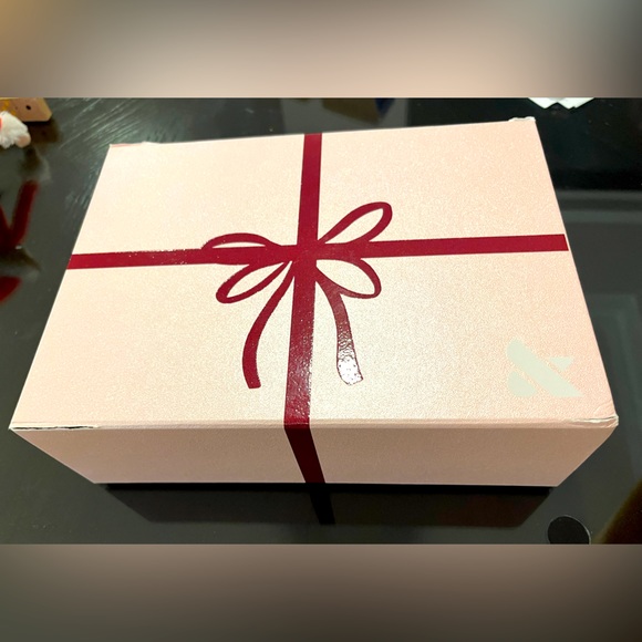 Olive & June perfect mani starting kit - Picture 1 of 3